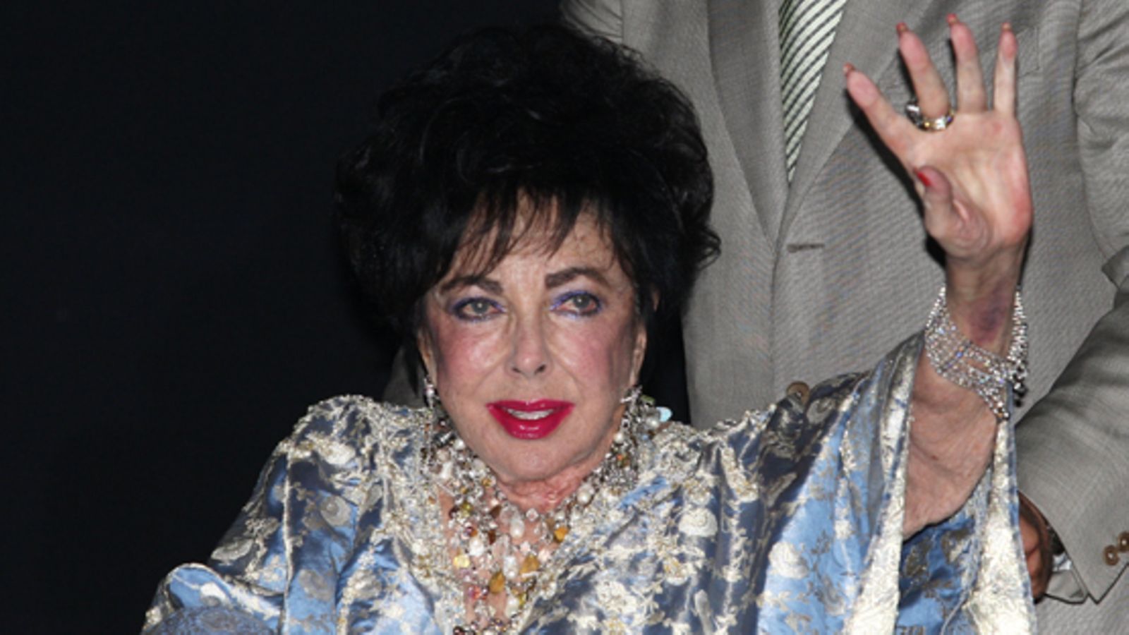 Näyttelijälegenda Elizabeth Taylor kärsii sydänvaivoista.