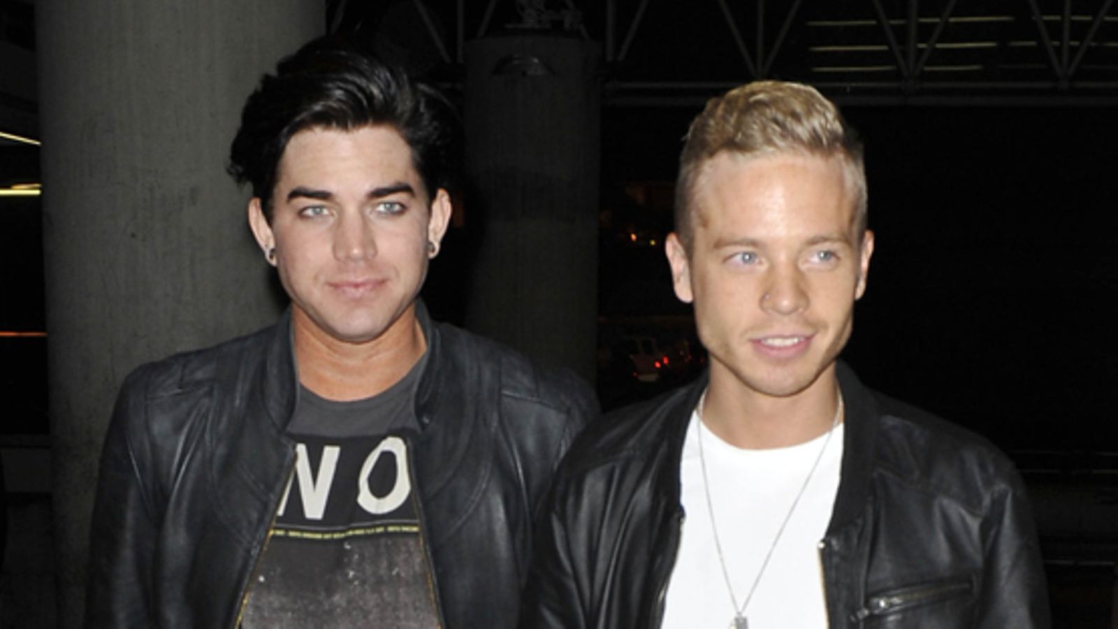 Adam Lambert ja Sauli Koskinen Los Angelesin lentokentällä.