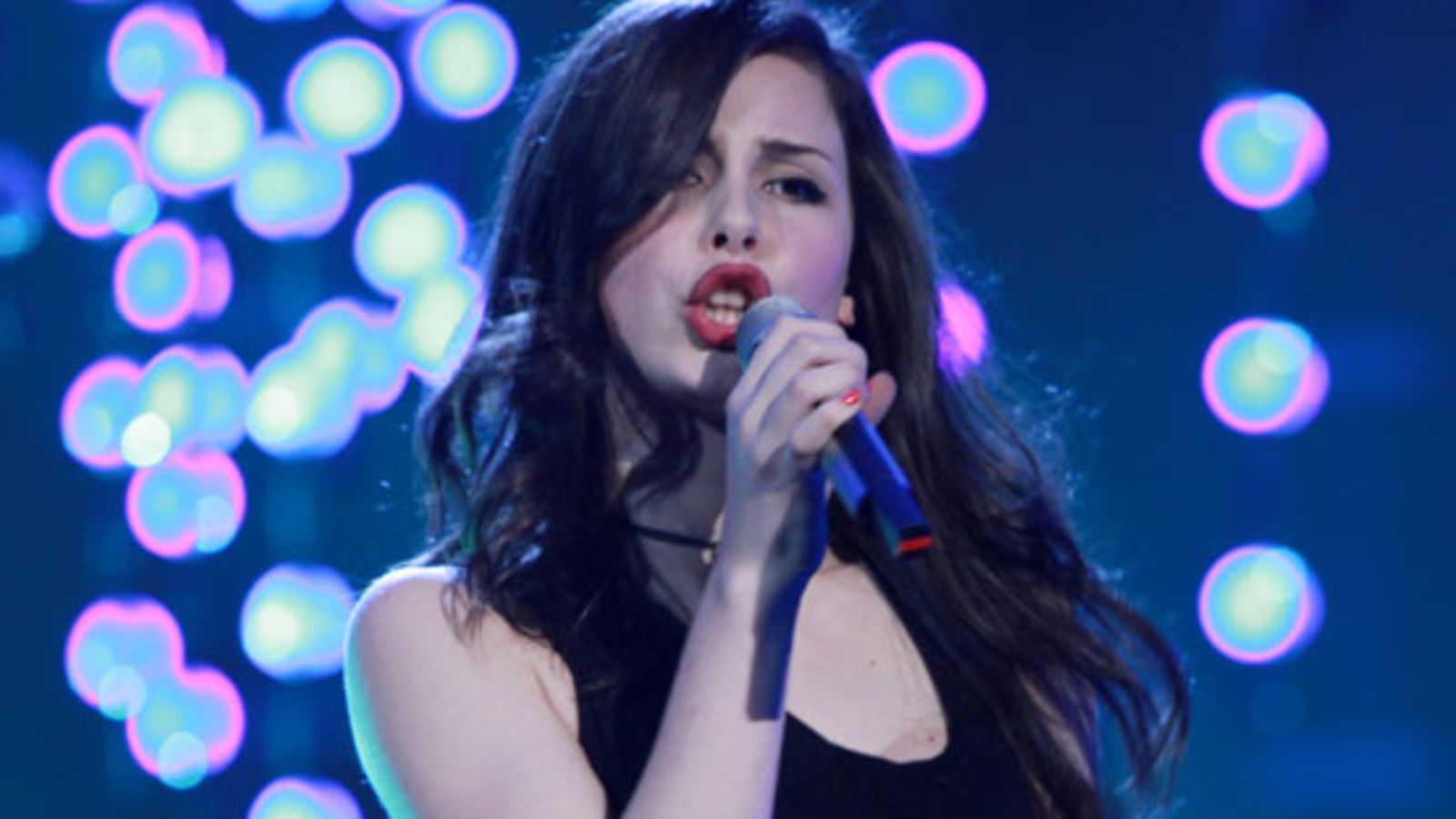 Saksan viisuedustaja Lena Meyer-Landrut on kerännyt otsikoita muilla kuin laulajantaidoillaan. (Kuva: Eurovision tv.)