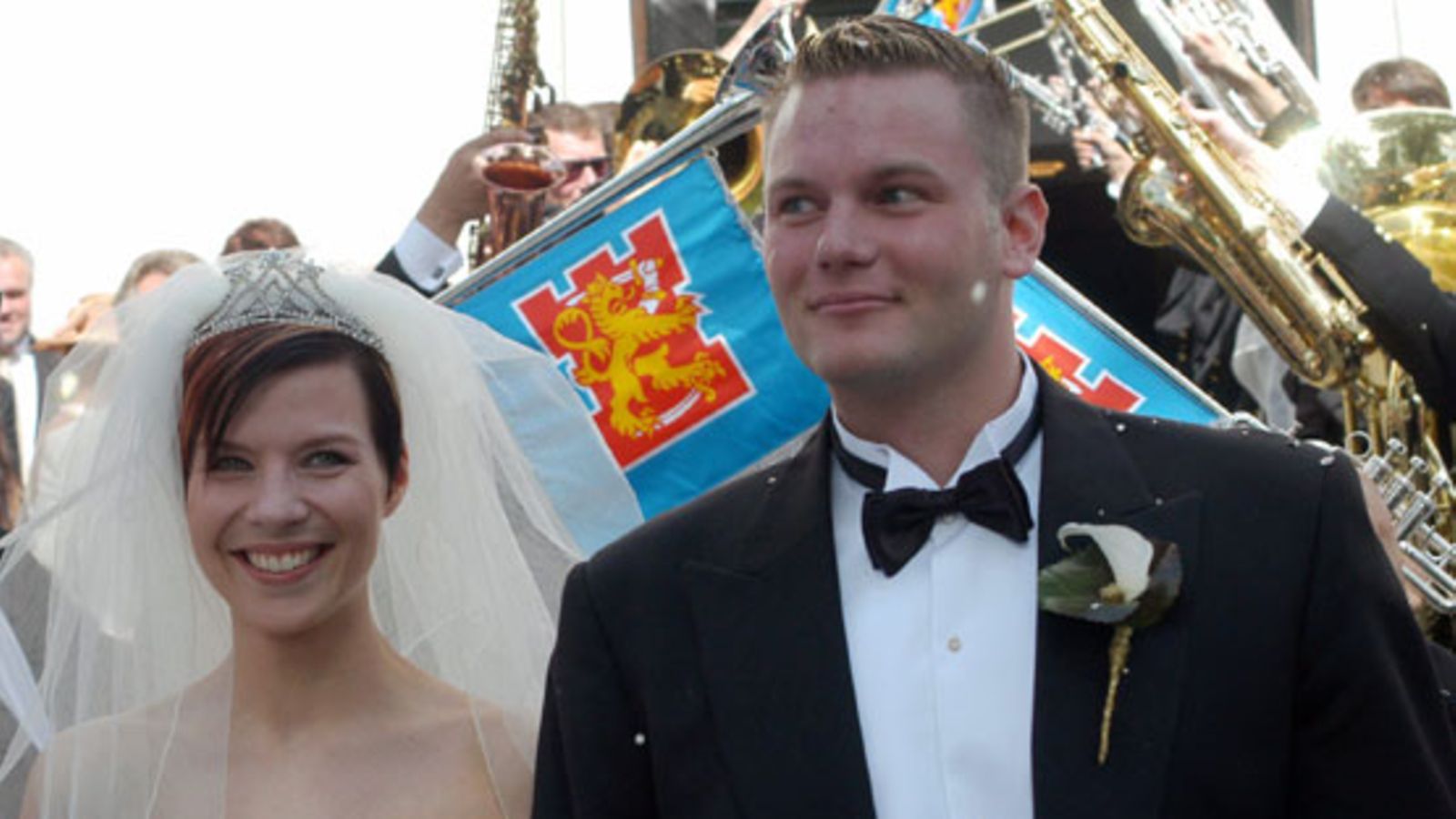 Laulaja Heidi Kyrö ja soittajaupseeri Kimmo Kopra menivät naimisiin vuonna 2003. (Kuva: Veli-Matti Pitkänen/Lehtikuva)