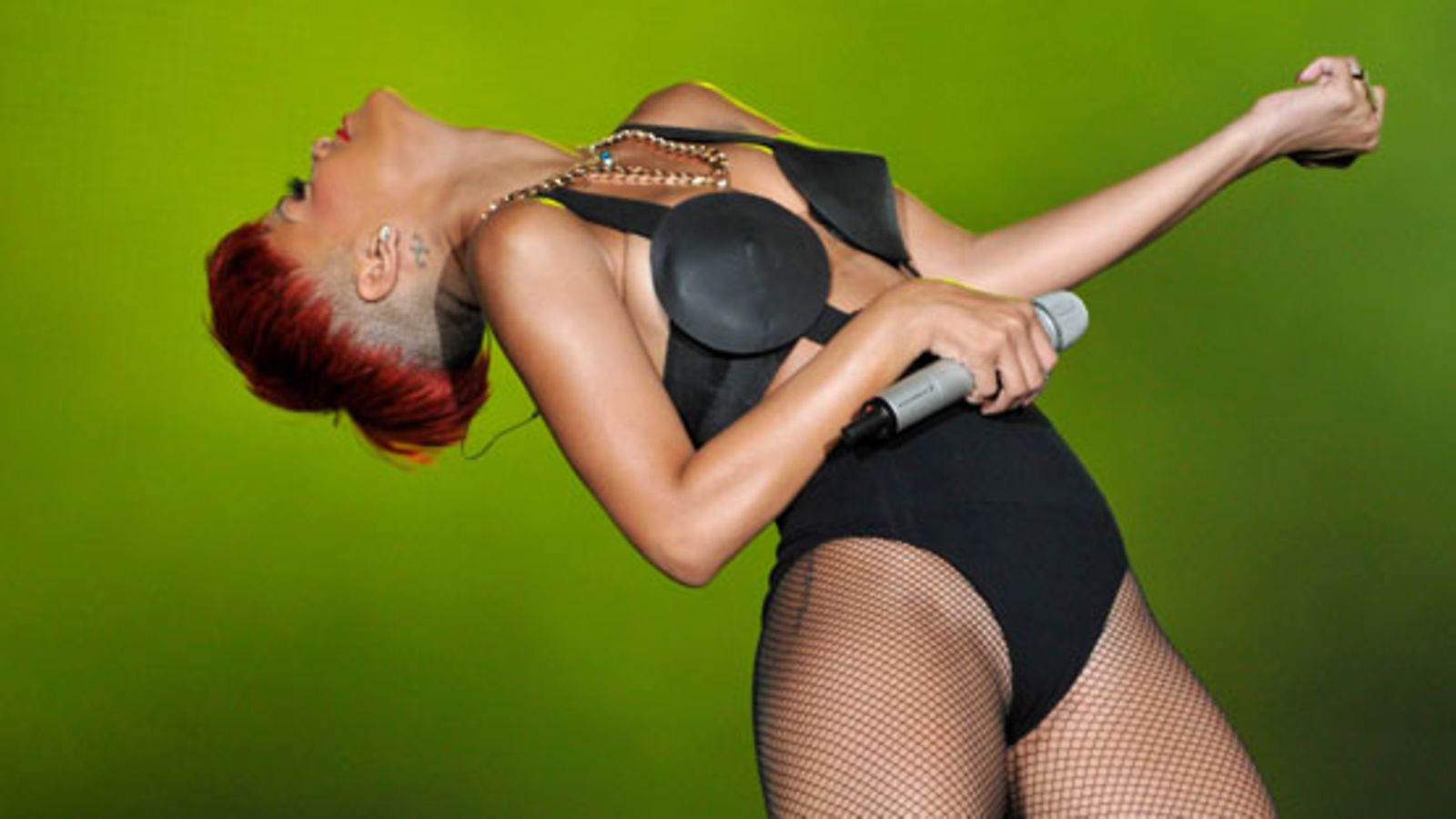 Rihanna oli taas seksikkäissä asuissa. (Kuva: Getty Images)