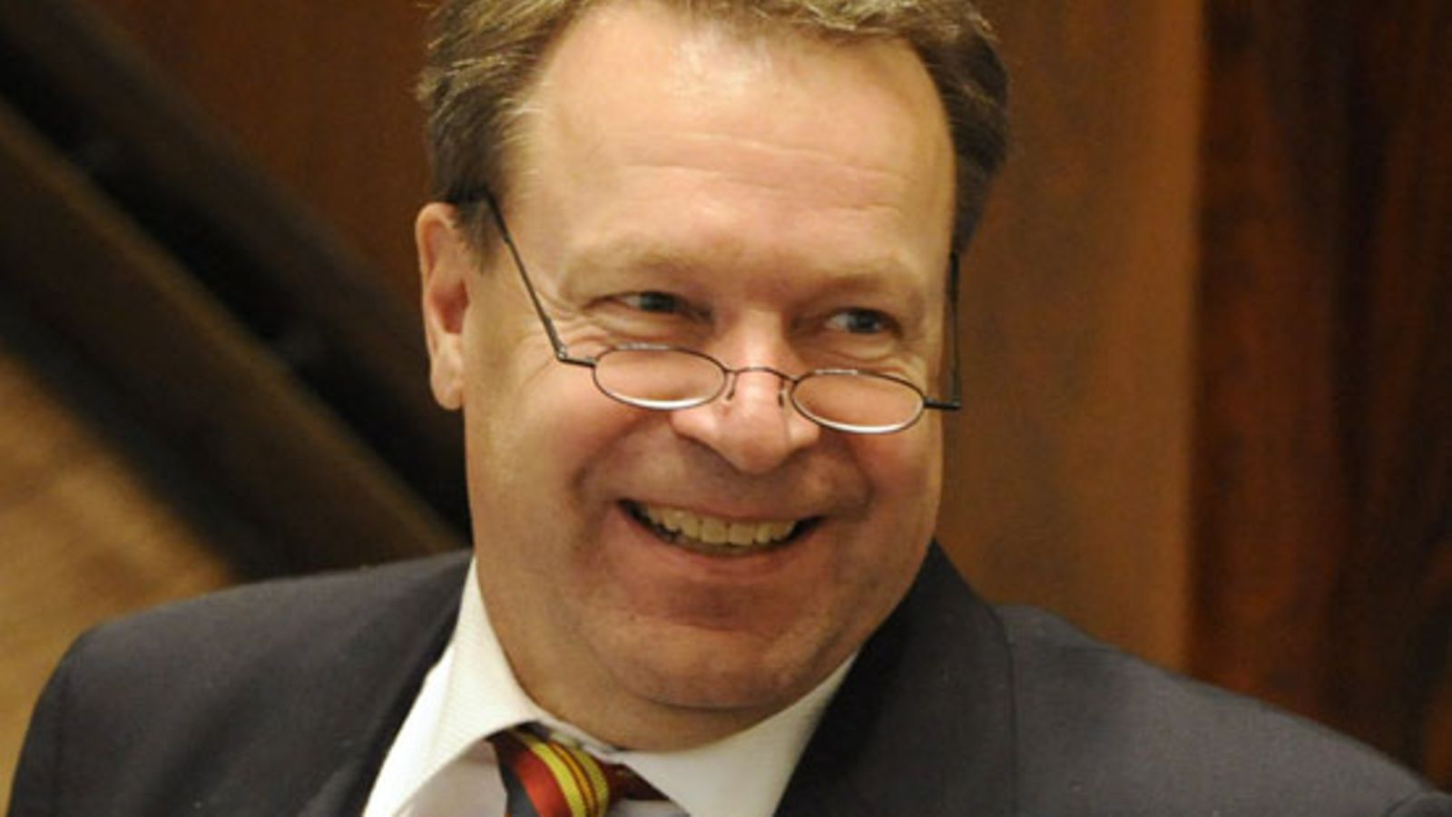 Ilkka Kanervaa naurattaa kysymys elohäistä. (Kuva: Lehtikuva)