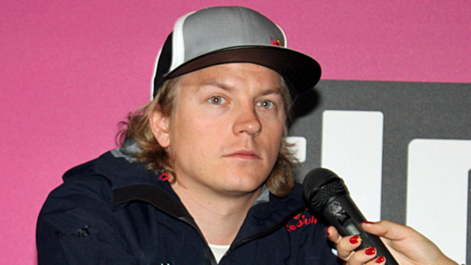 Kimi Räikkönen DNA:n mainoskampanjan tiedostustilaisuudessa (Kuva: Mtv Oy)