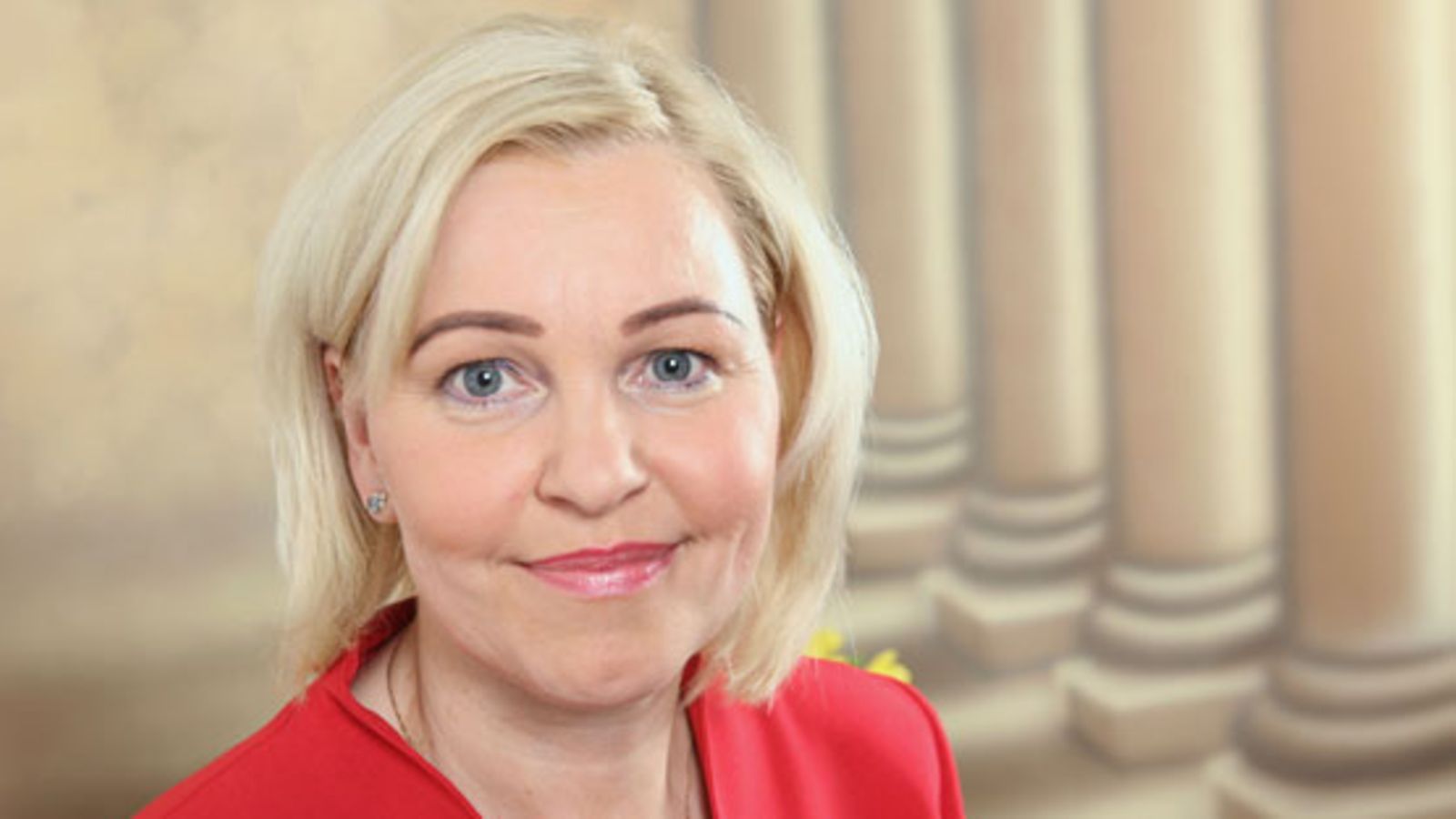 Kansanedustaja Tuula Peltonen osallistuu tangokarsintoihin. (Kuva: Martti Kainulainen/Lehtikuva)