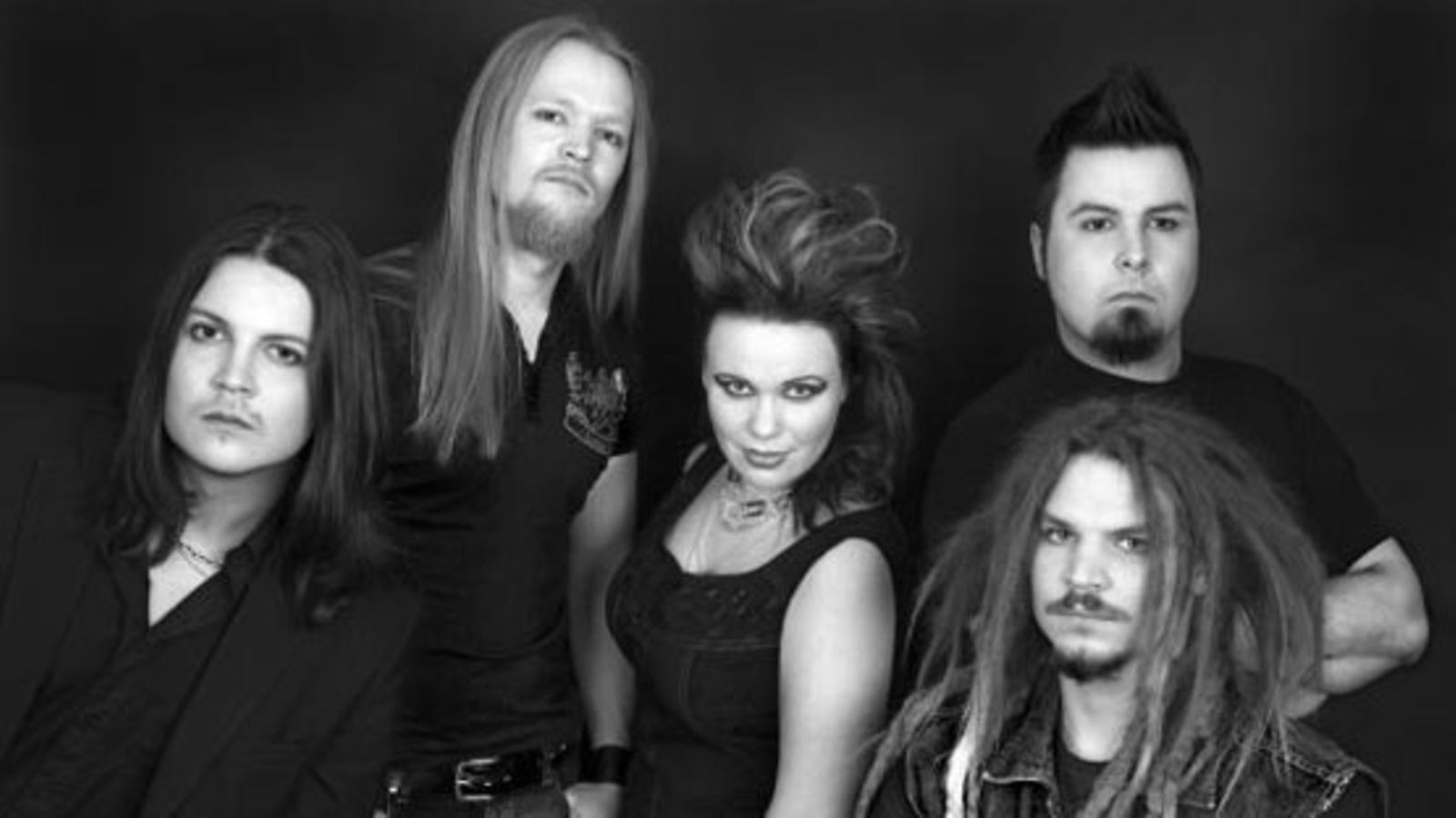 Mira Sunnari ja Cover 'Em Up -yhtye. (Kuva: Cover 'Em Up)