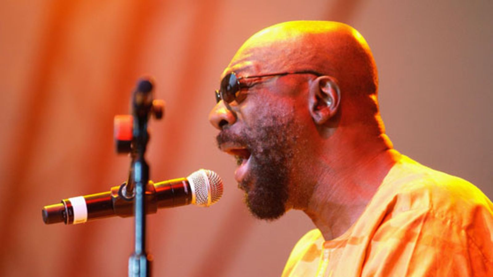Soultähti Isaac Hayes keikalla Englannissa vuonna 2007