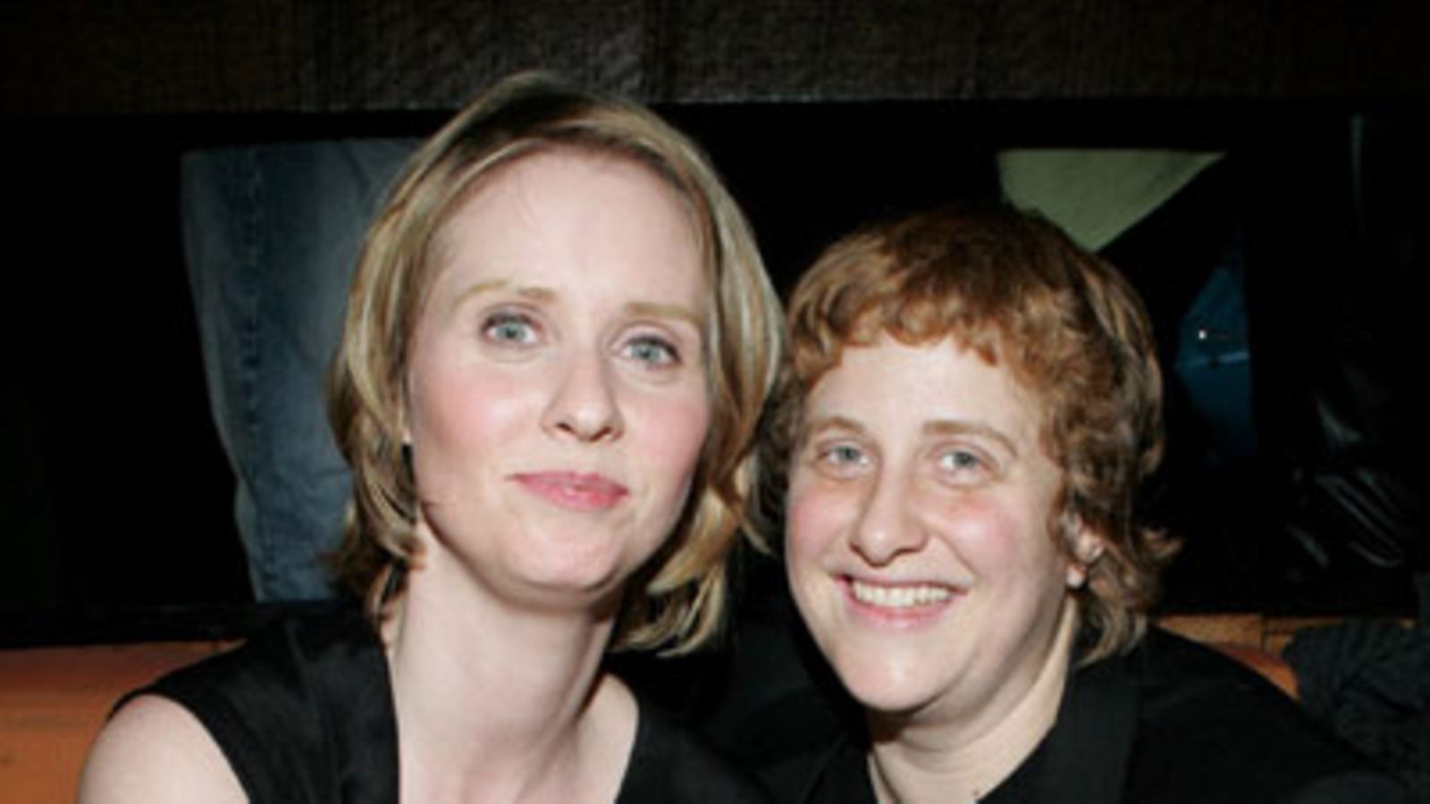 Cynthia Nixon ja Christine Marinoni  vuonna 2005 (Kuva: Zack Seckler/Getty Images for Nickelodeon)