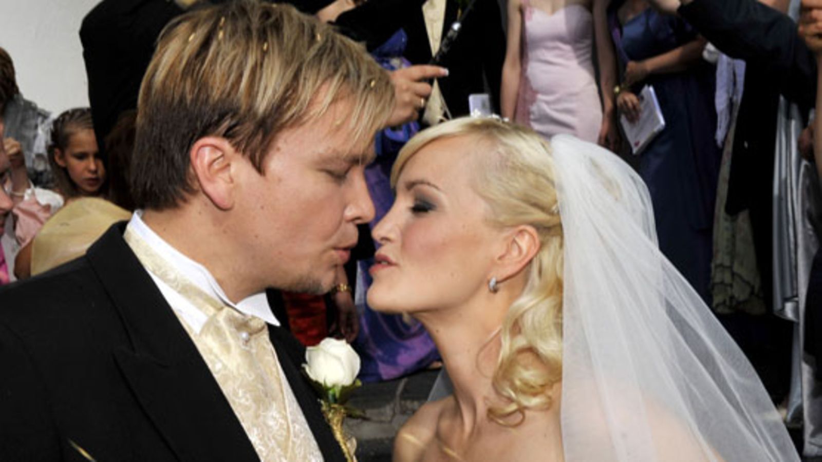 Antti Kaikkonen ja Satu Taiveaho menivät naimisiin kesällä 2008. (Roni Rekomaa/Lehtikuva)