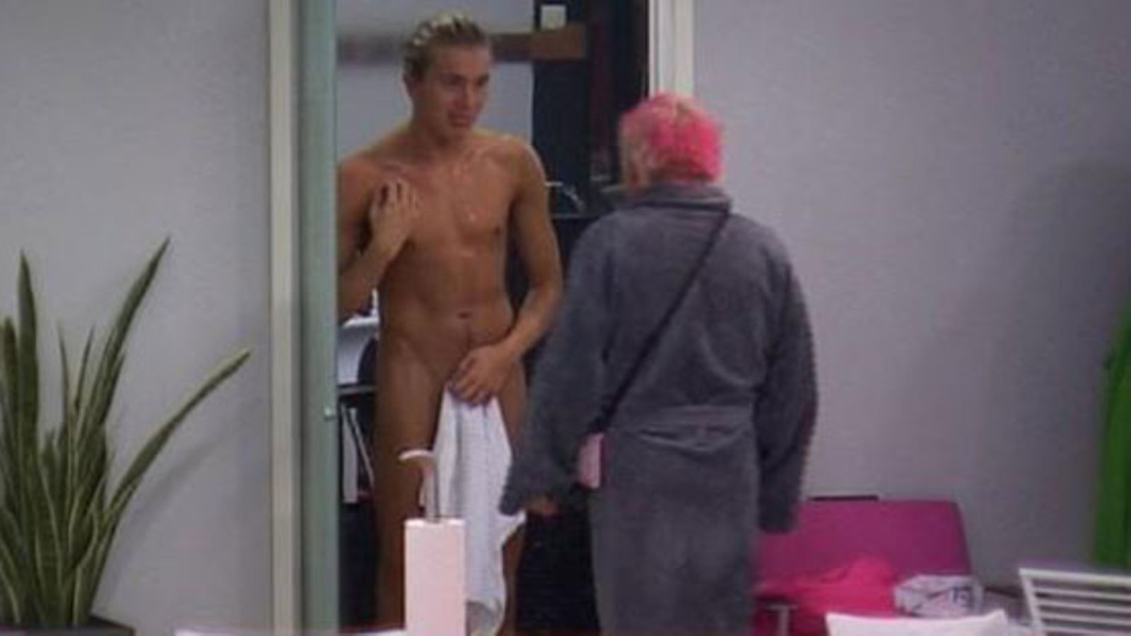 BB: Nino ihasteli alastonta Ragnaria.