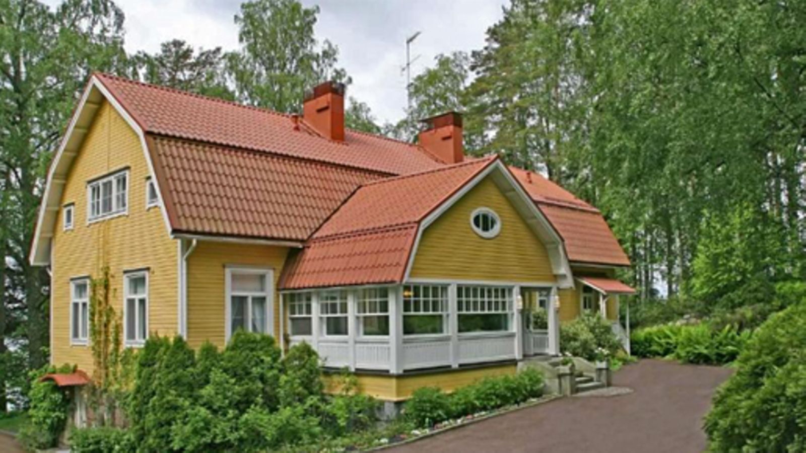 Villa honkaniemen päärakennus on kooltaan 755 neliömetriä.