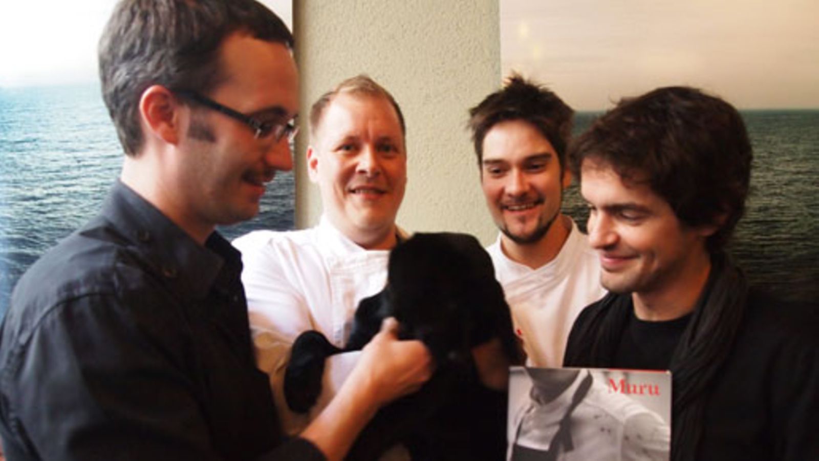 Ravintola Murun Samuil Angelov, Timo Linnanmäki, Henri Alen ja Nicolas Thieulon Muru-kirjan julkistamistilaisuudessa syksyllä 2012.
