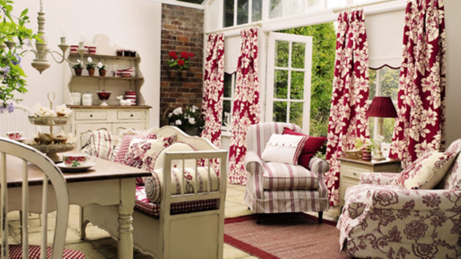 Kevättä Laura Ashleyn tapaan. Kuva: Laura Ashley.