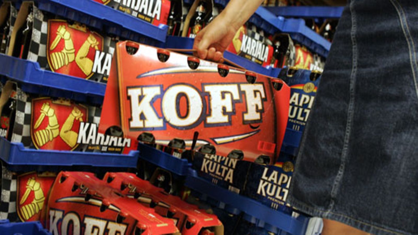 Alkoholivero nousee jälleen. Kuva: Lehtikuva