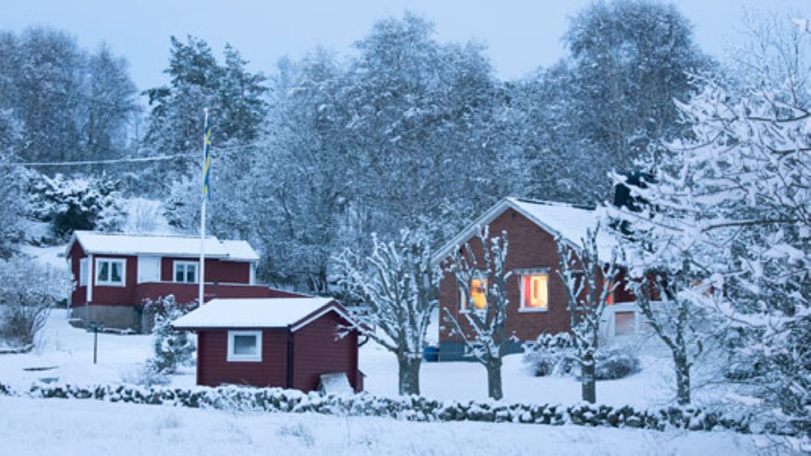 Paukkupakkasilla pysytellään sisätiloissa ja nautitaan oman kodin lämmöstä.