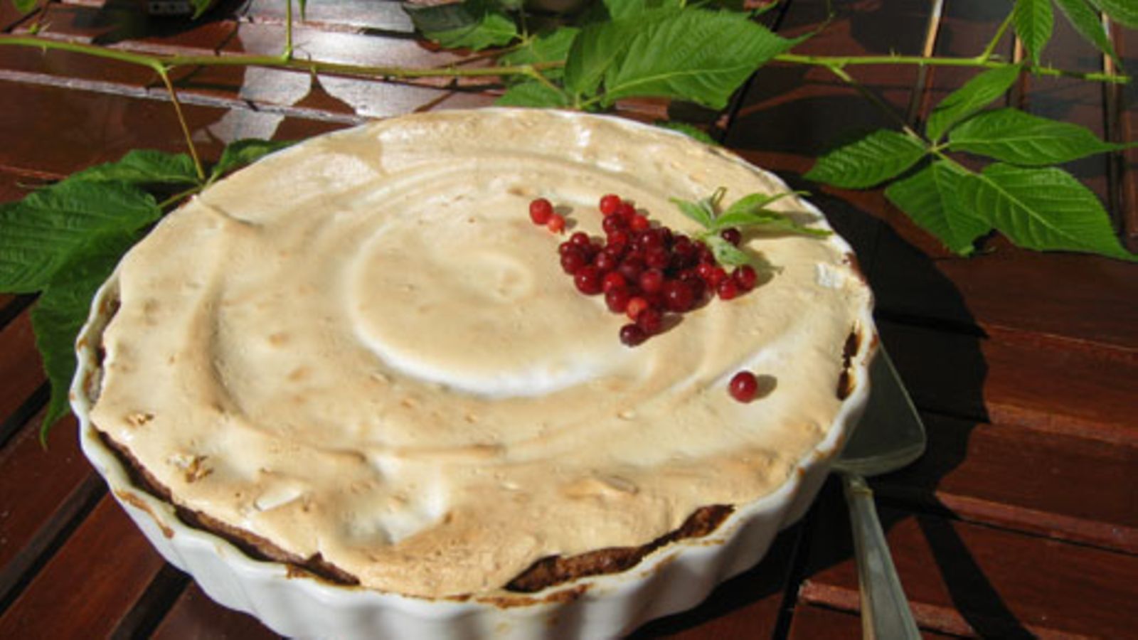 Puolukka-marenkitorttu.