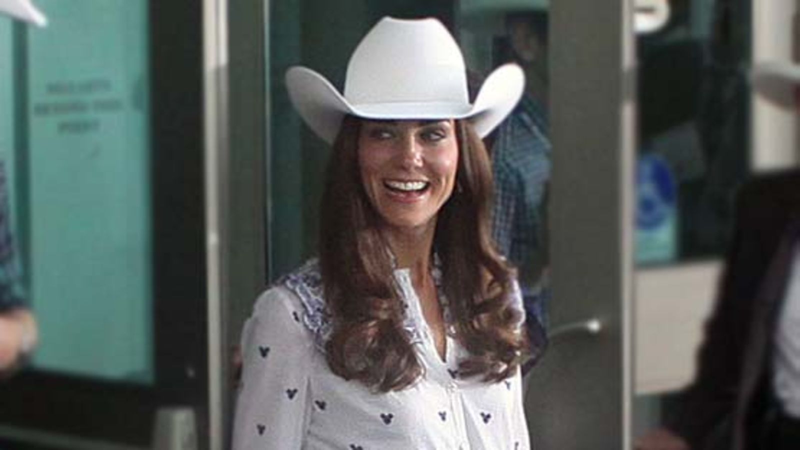Catherine, Cambridgen herttuatar yllätti cowboy-hatussa.