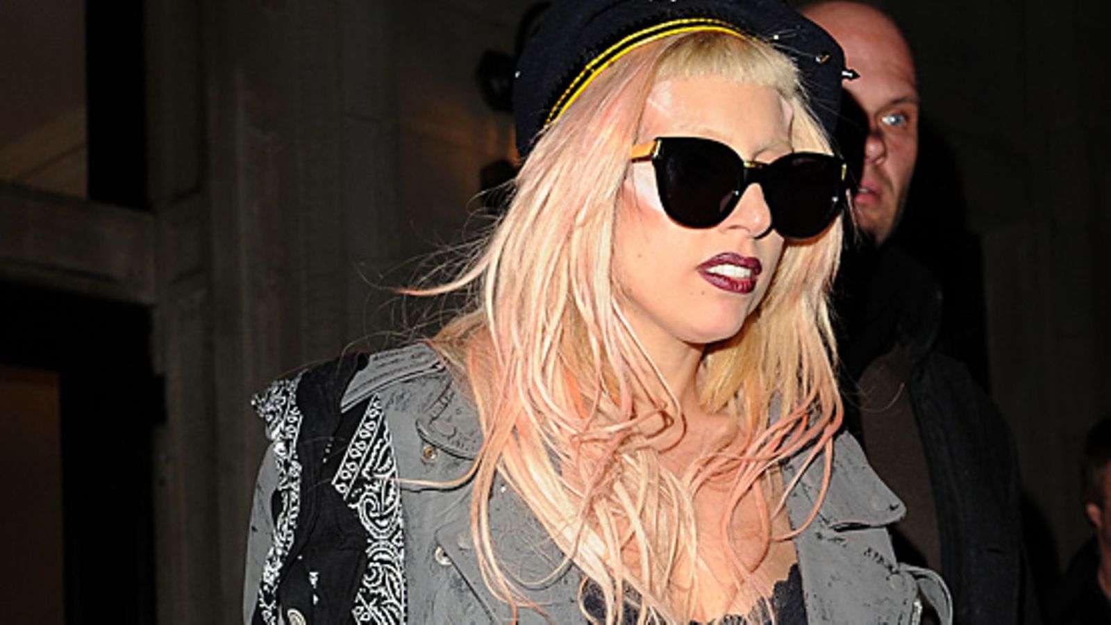 Lady Gaga alasti Supremen kuvauksissa.