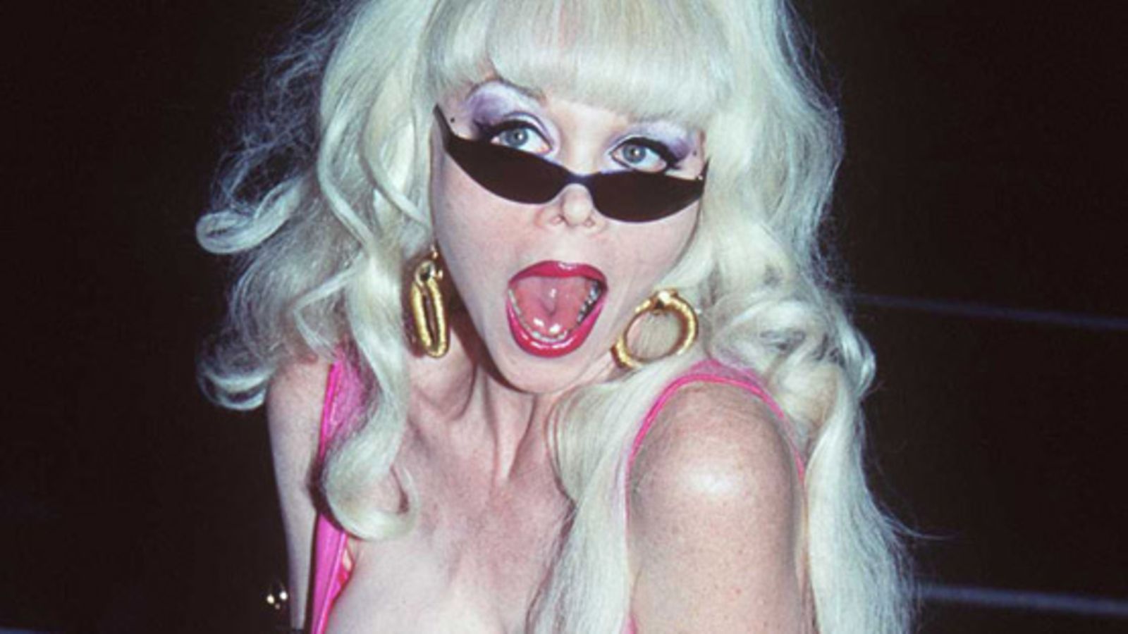 1996: Angelyne I shot Andy Warhol -elokuvan ensi-illassa.