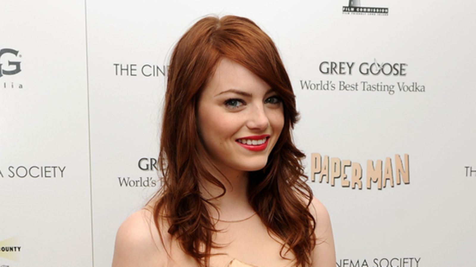 Emma Stone hurmaa punaisilla hiuksillaan.