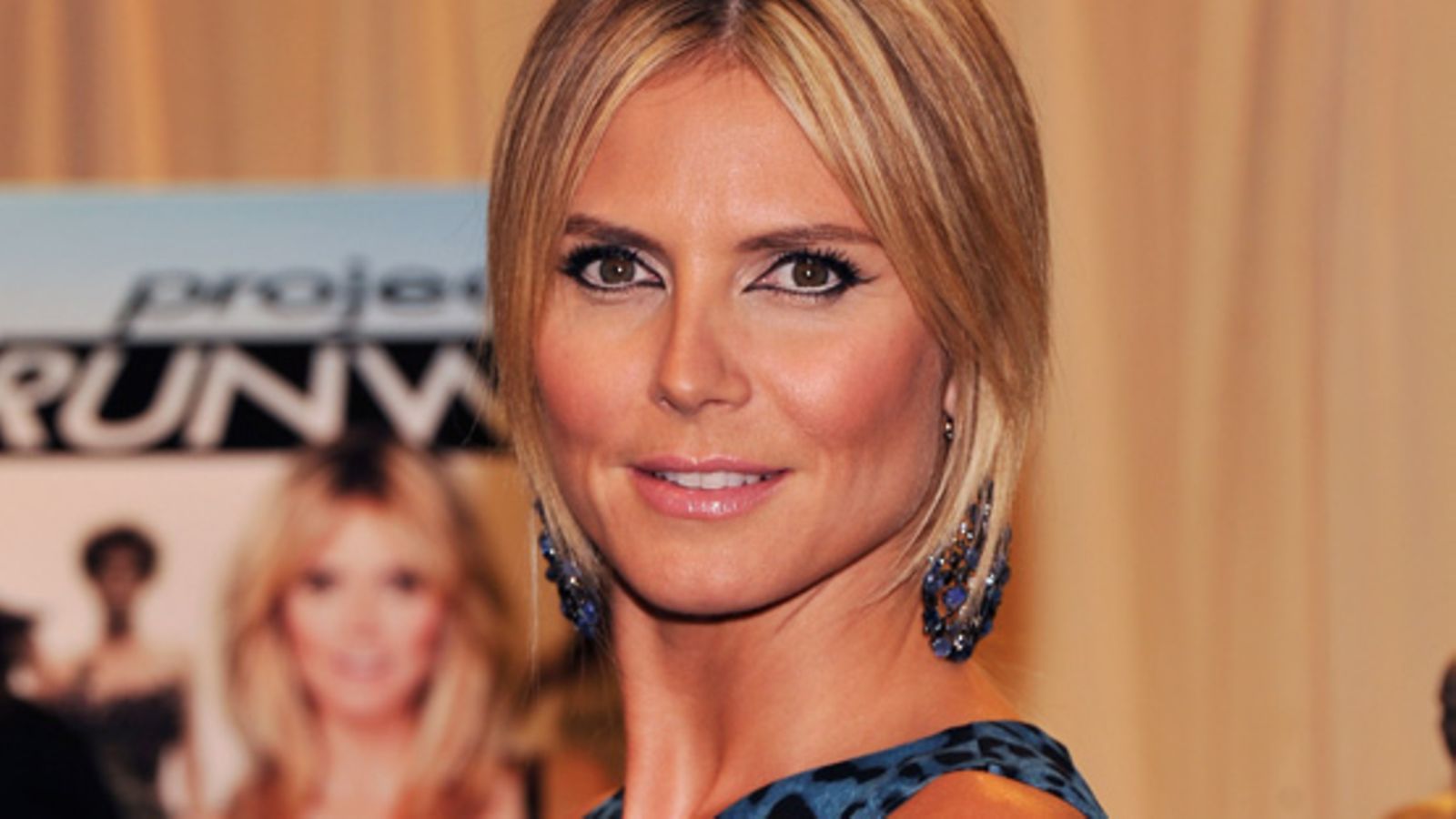 Heidi Klum juontaa Muodin huipulle -ohjelmaa.