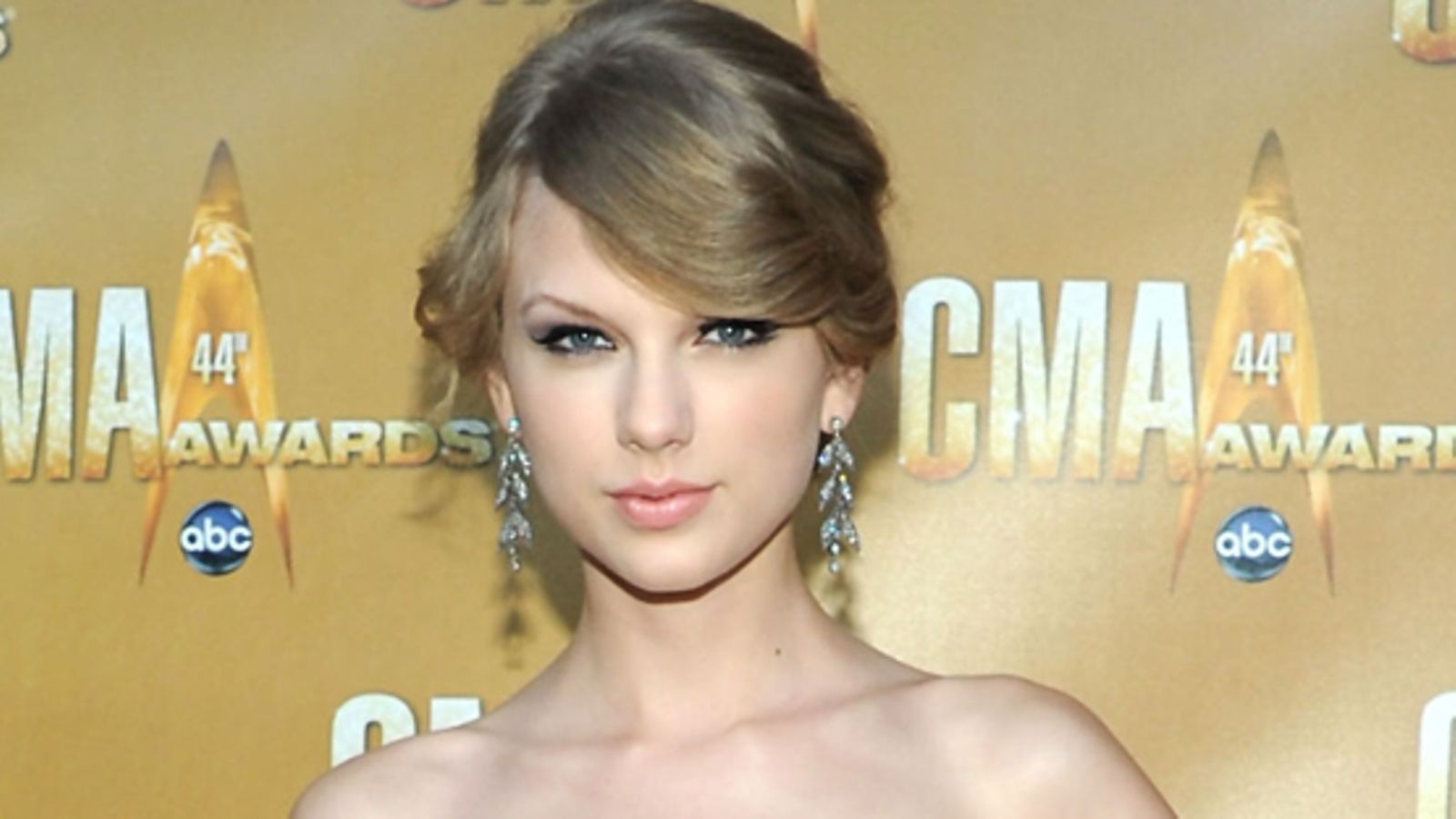 Taylor Swift muistelee poikaystäviään tuoksujen avulla.