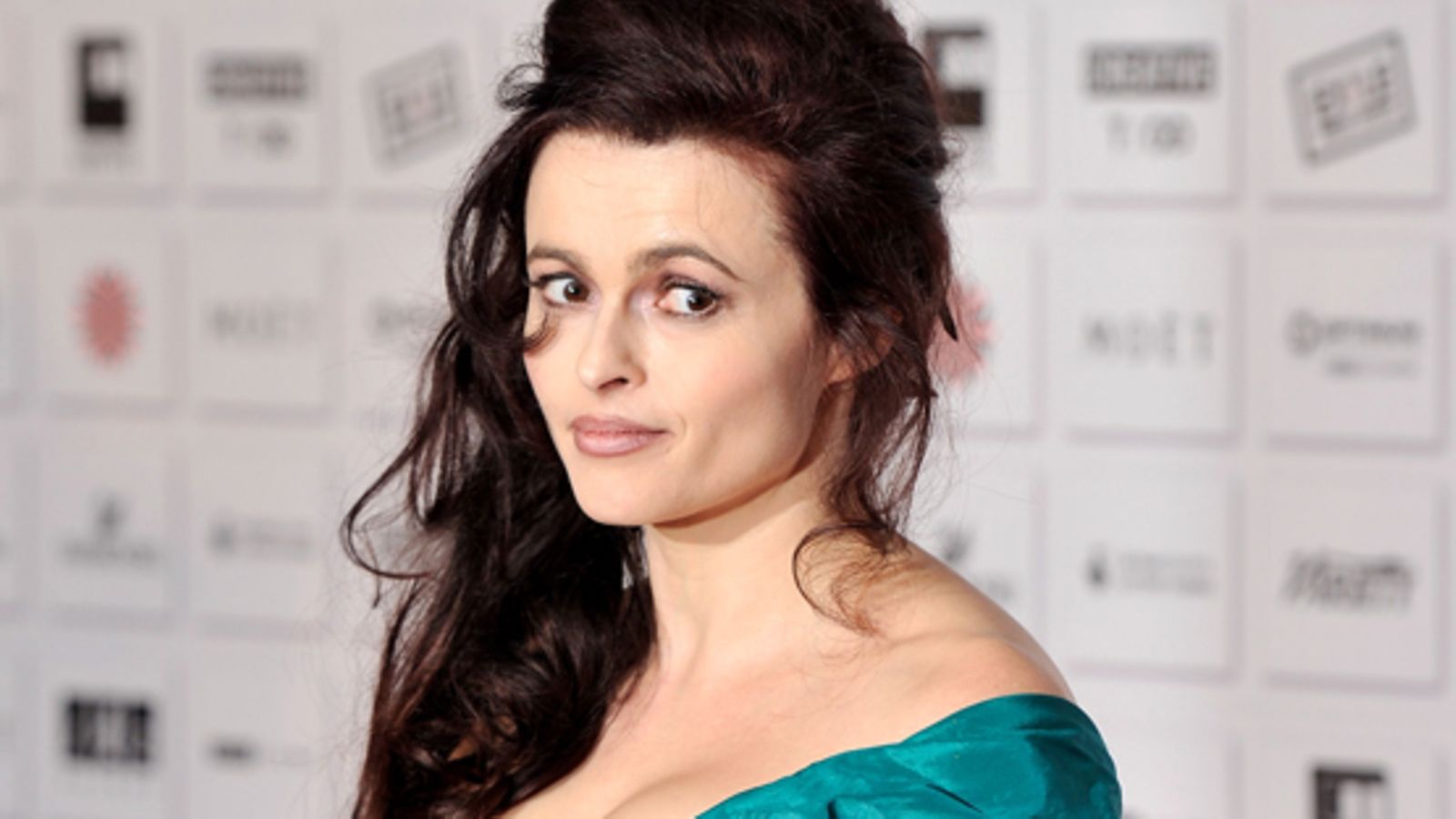 Helena Bonham Carter laiskotteli äitinsä luona 30-vuotiaaksi.