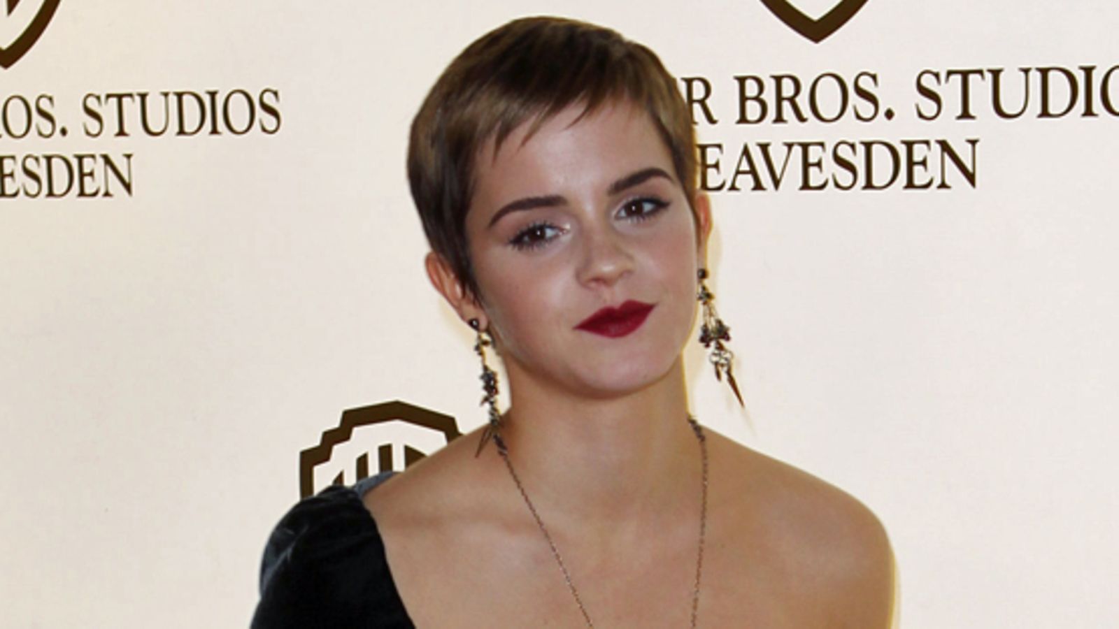 Emma Watson lyttää julkkistuoksut.