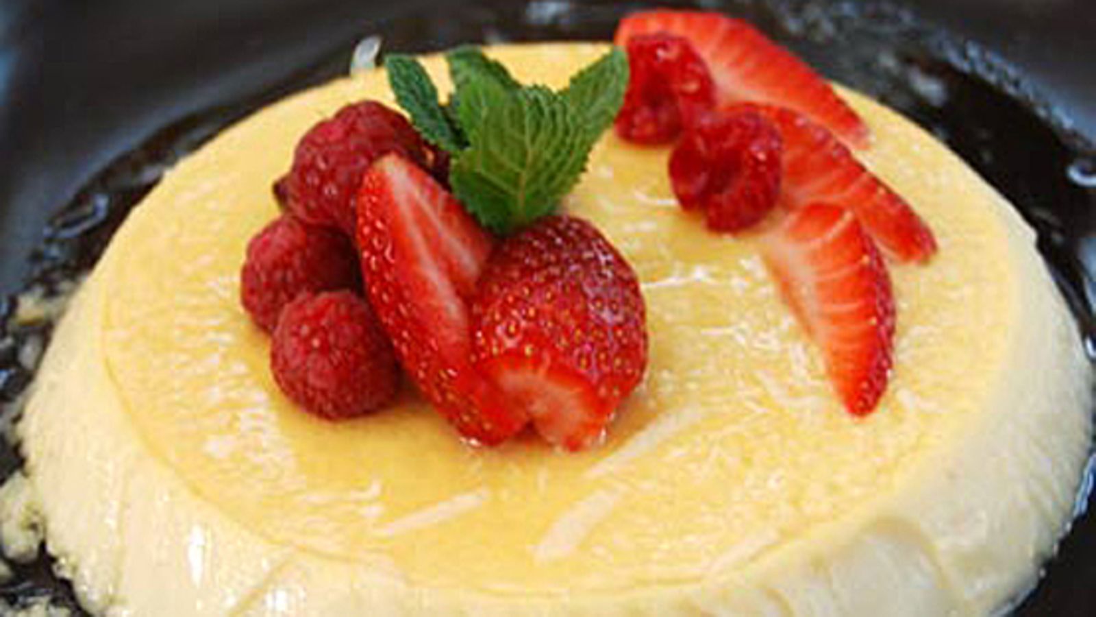 Ihastuta crème caramel -jälkiruualla.