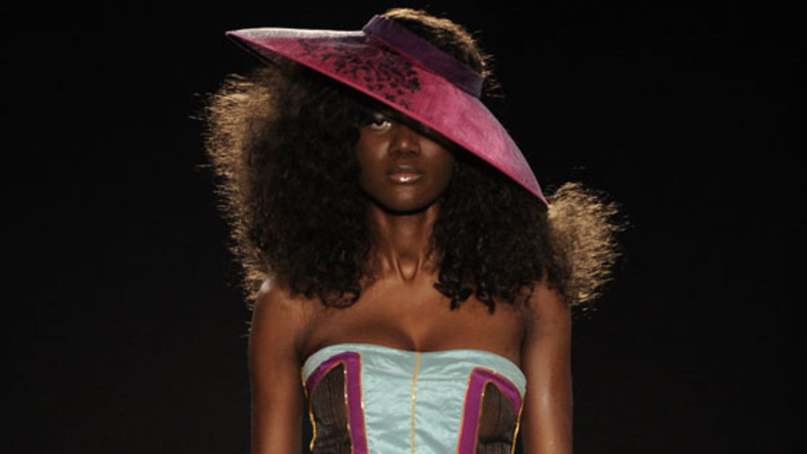 Julien Fournien muotinäytös,  Paris Haute Couture Fashion Week 2011