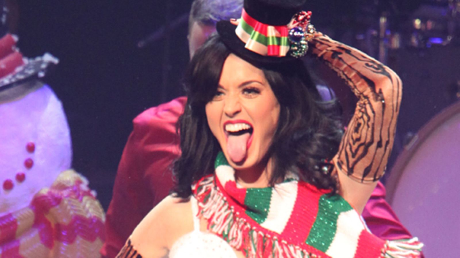 Katy Perryn ilmeikästä esiintymistyyliä.
