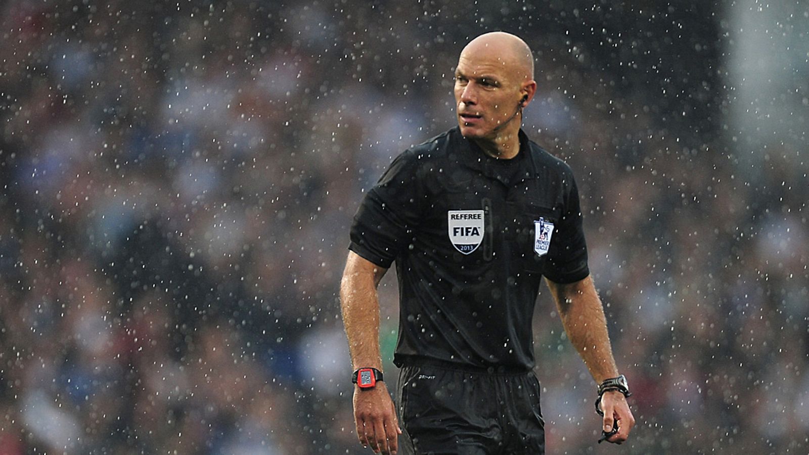 Erotuomari Howard Webb Lontoon paikallispelissä Fulham-Arsenal.