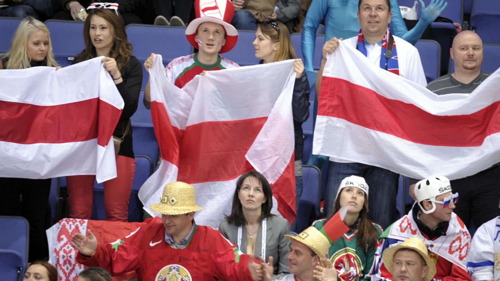 Valko-Venäjän kannattajia MM-kisoissa Helsingissä 2012.