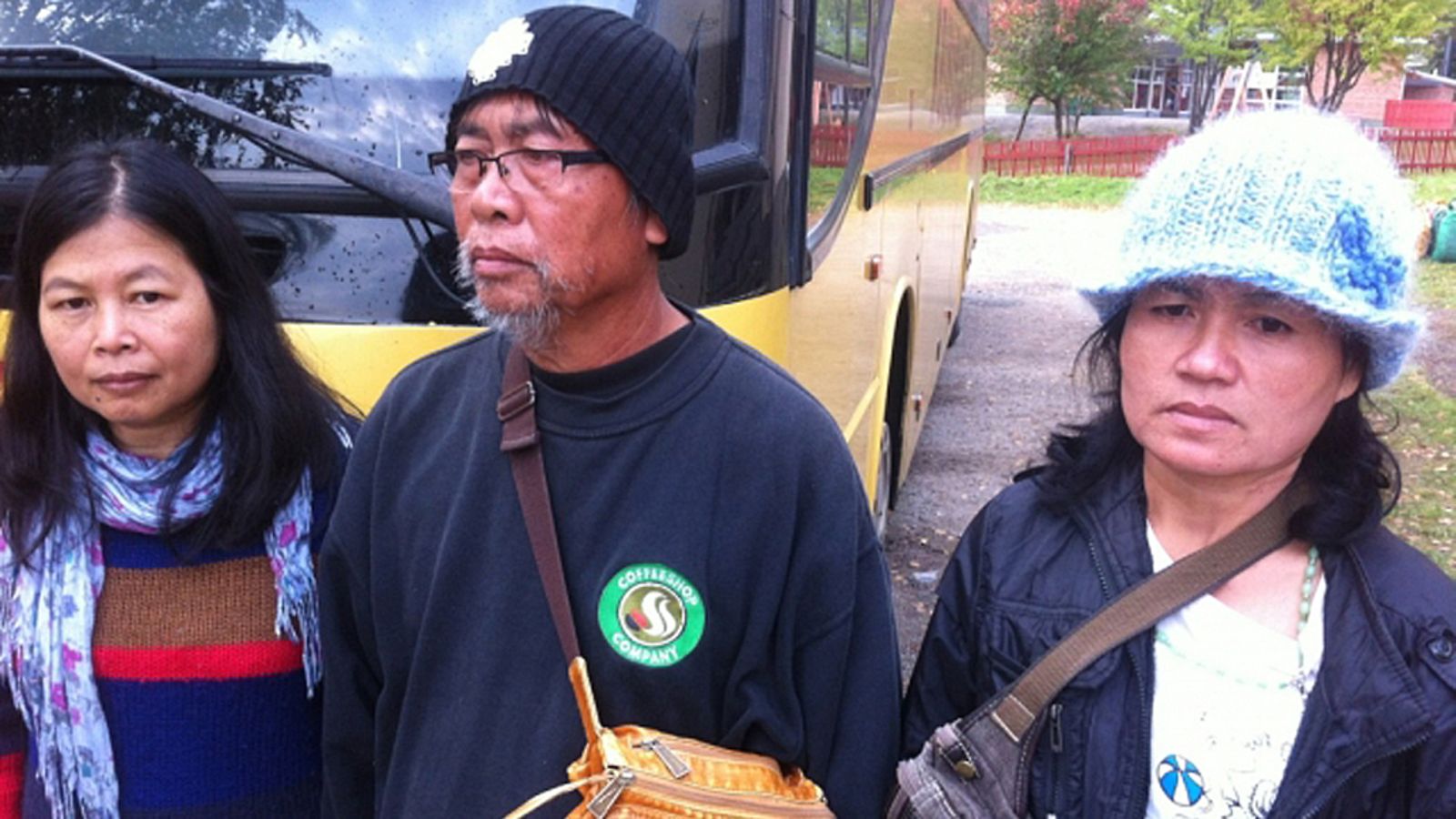 Junya Lek Yimprasert (vas.) toimi tulkkina thai-poimijoille Suolahdessa.