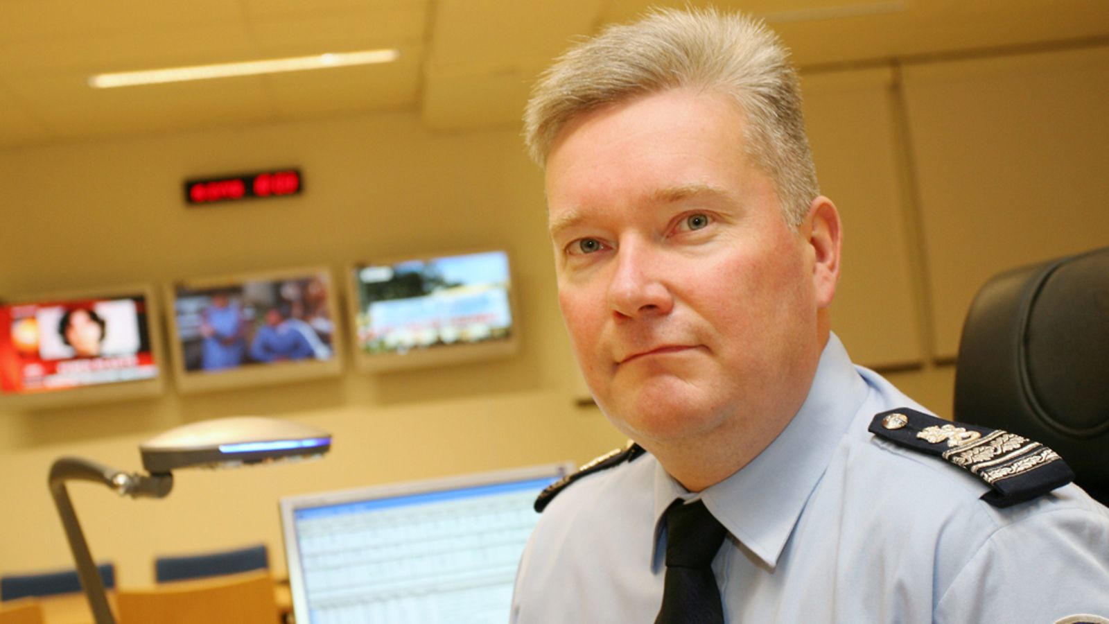 Ylikomisario Juha Hakola haluaa odottaa hovioikeuden päätöstä konstaapelien tuomiosta.