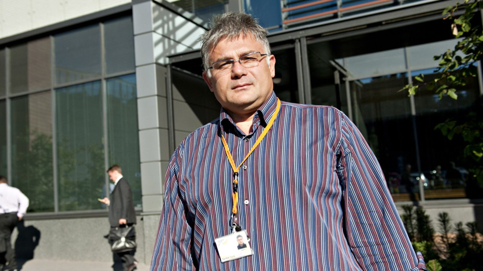 Nokia Solutions and Networksin (NSN) (entinen Nokia Siemens Networks) työntekijä Sandor Sipos yhtiön pääkonttorin edessä Karakalliossa Espoossa 3. syyskuuta 2013.