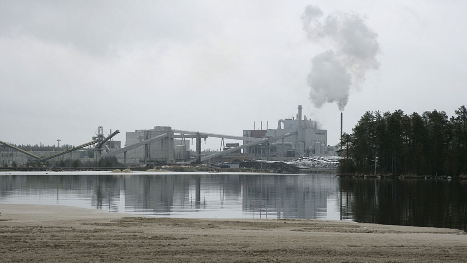 Kemijärven sellutehtaan rakennuksia vuonna 2008.