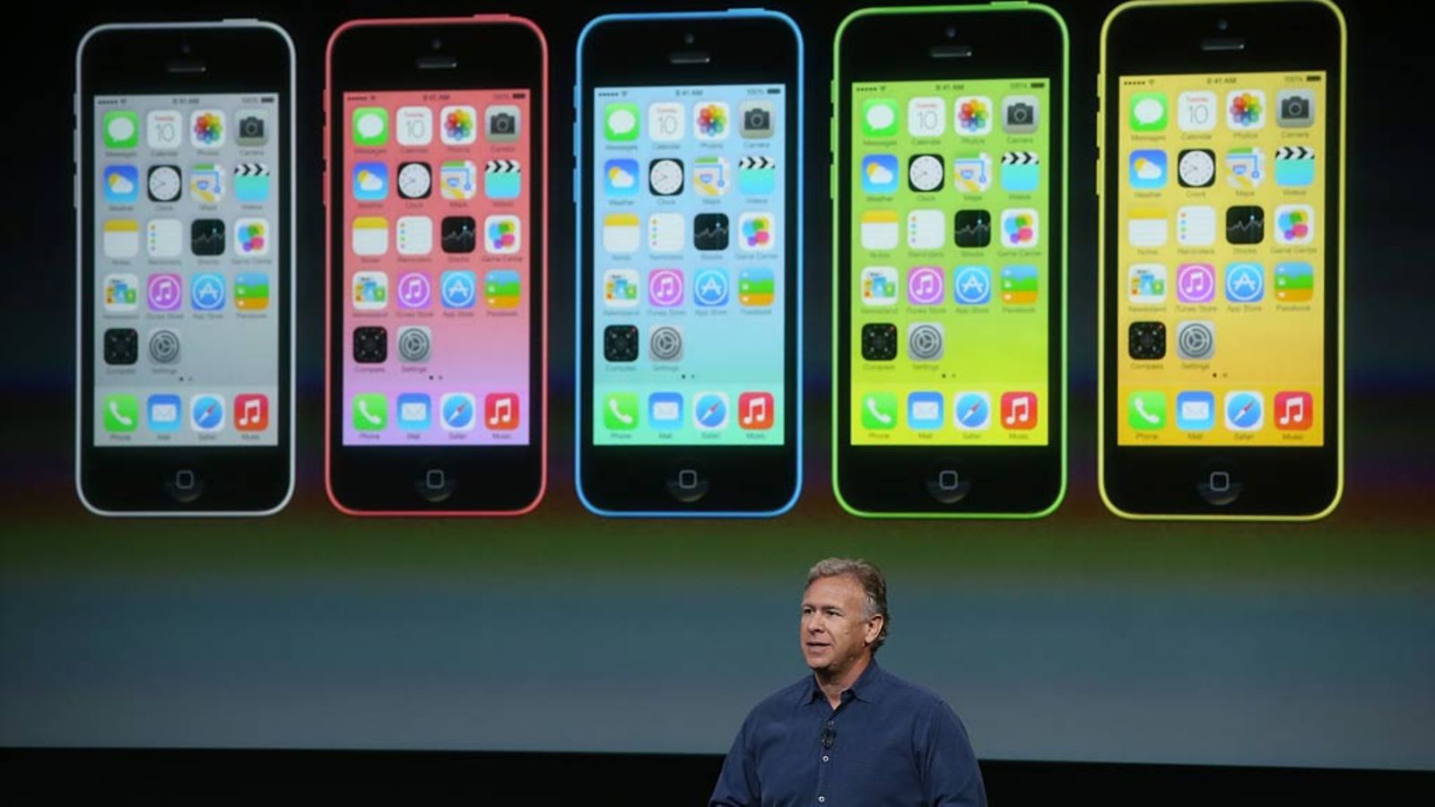 Apple esitteli tänään kaksi puhelinuutuutta. Kuvassa iPhone 5C -malli, johon on mahdollista valita eri kuoria.