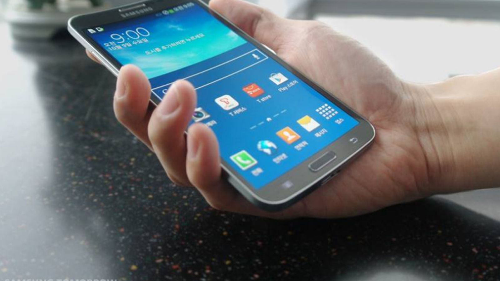 Samsung Galaxy Round -älypuhelin. Kuva: (Samsung Tomorrow)