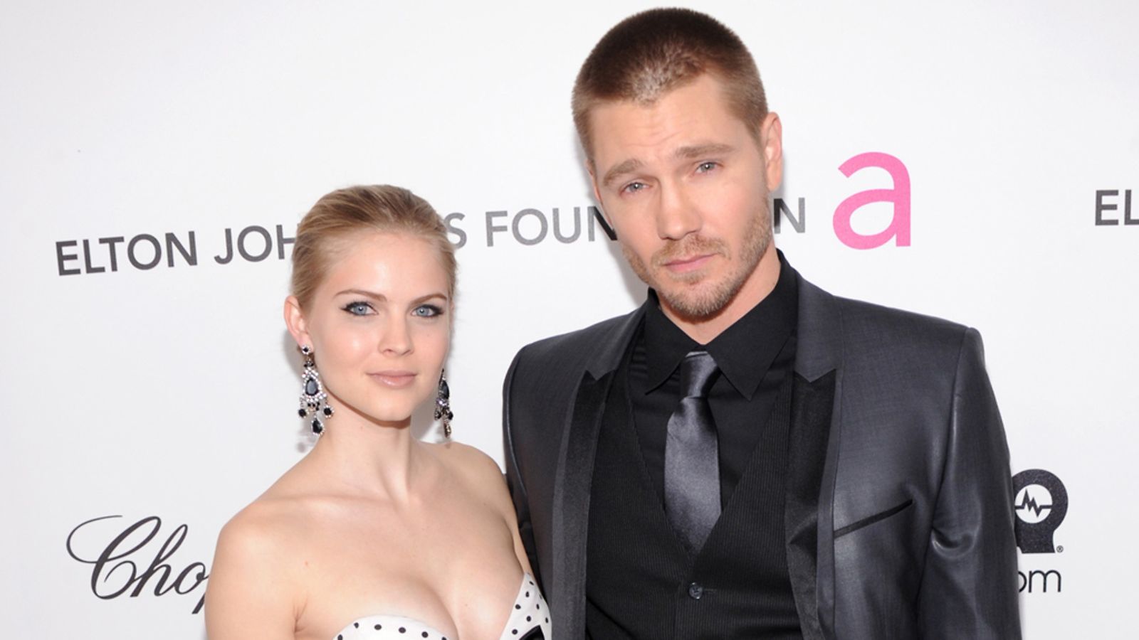 Tunteet pelissä (One Tree Hill) –sarjasta muistettavat näyttelijät Chad Michael Murray ja  Kenzie Dalton ovat eronneet.