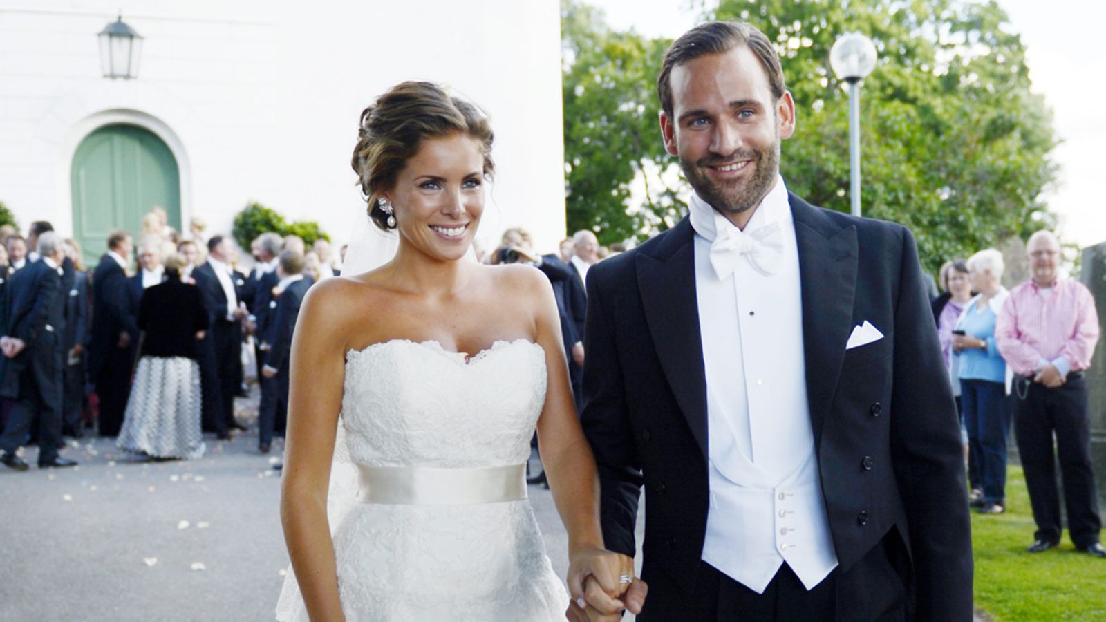 Jonas Bergström ja Stephanie af Klercker menivät naimisiin.