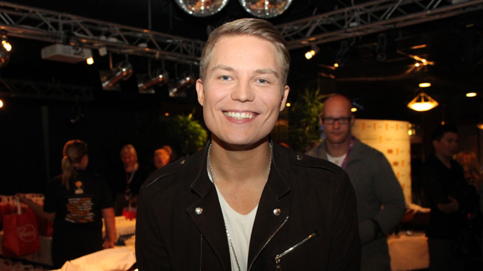 Cheek Elämä Lapselle -konsertin lehdistötilaisuudessa.
