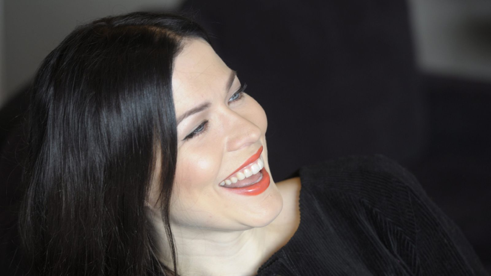 Laulaja Jenni Vartiainen Helsingissä perjantaina 20. syyskuuta 2013.
