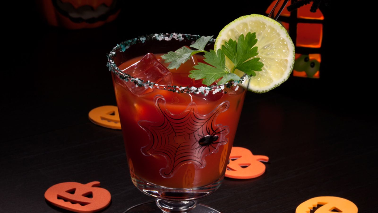 Bloody Marysta voi tehdä useita erilaisia versioita.