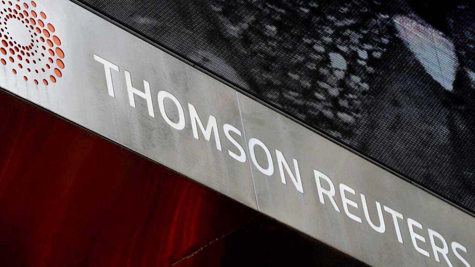 Thomson Reuters vähentää tuhansia työntekijöitä.
