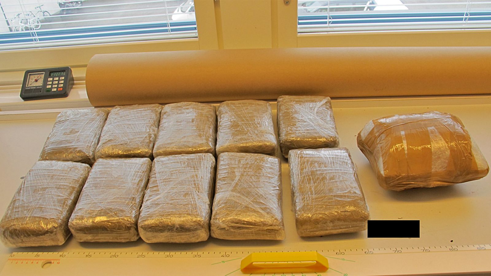 Poliisin välittämä kuva Suomeen salakuljetetusta marihuanasta.