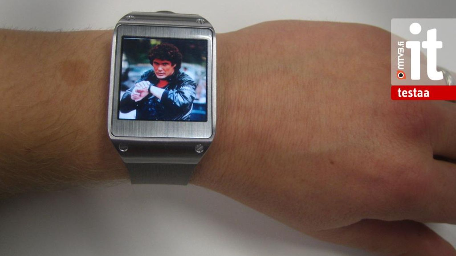 Samsung Galaxy Gear -älykellolle voi antaa äänikomentoja ja tehdä puheluita ranteeseen puhumalla – samalla tavalla kuin legendaarisessa Ritari Ässä -televisiosarjassa.