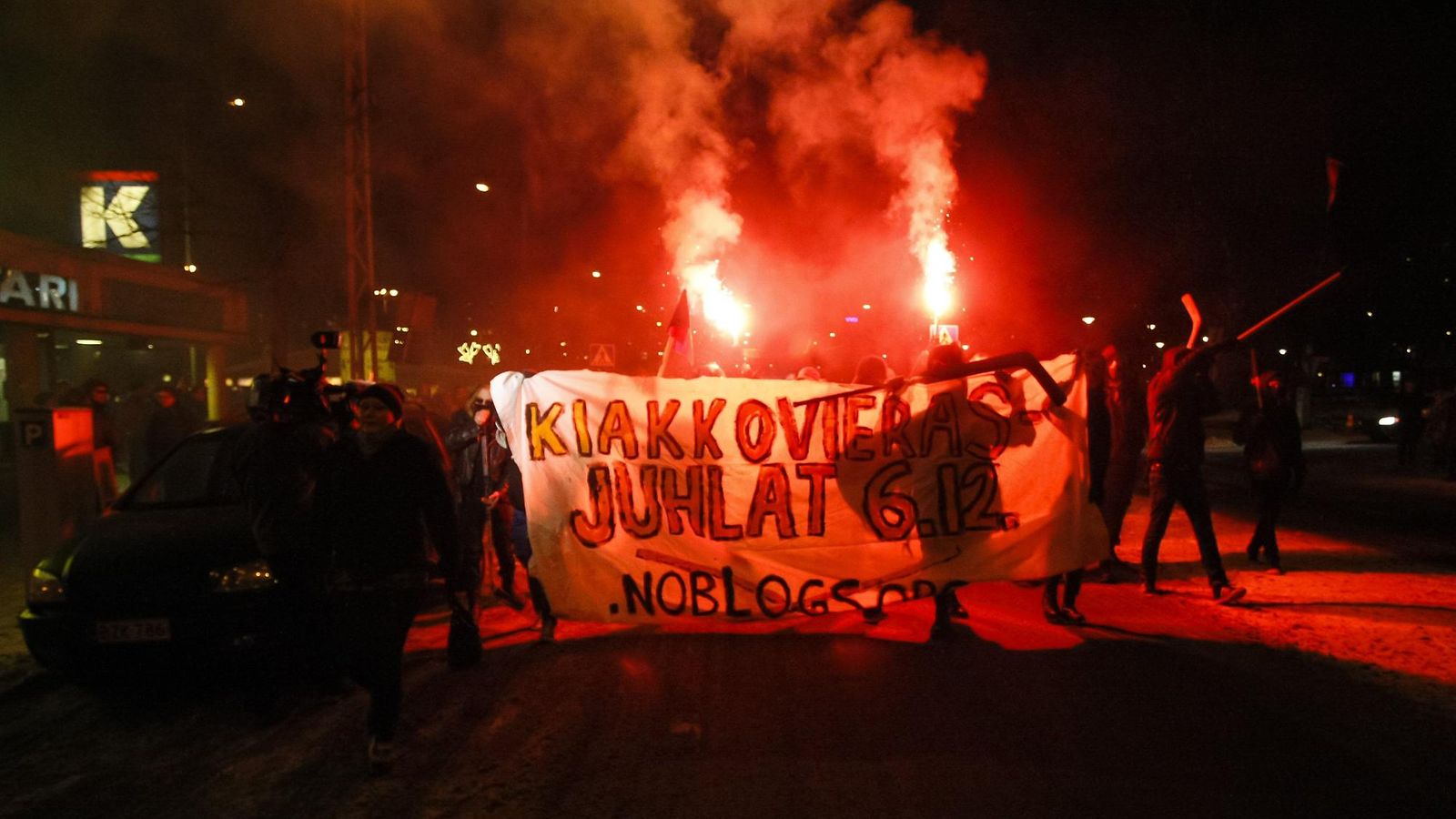 Kiakkovieraiden mielenosoituskulkue Tampereella 6. joulukuuta 2013. Kulkue lähti liikkeelle Tammelantorilta