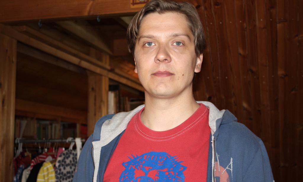 Näyttelijä Eero Ritala Klikkaa mua -kuvauksissa.