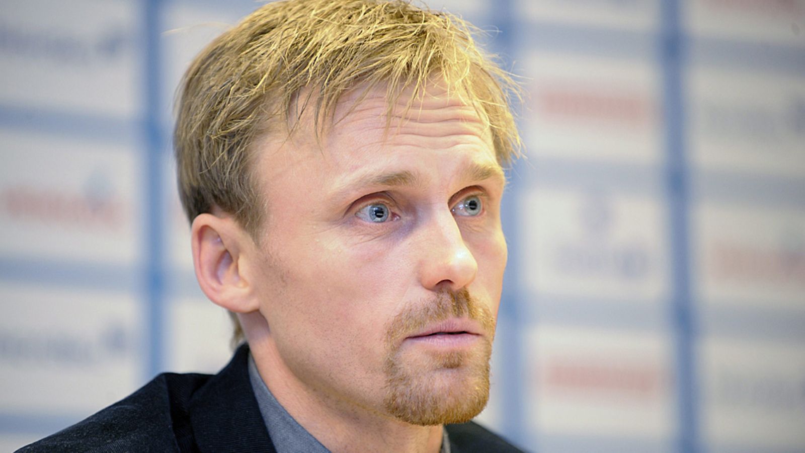 Hannu Tihinen Palloliiton tiedotustilaisuudessa tiistaina.