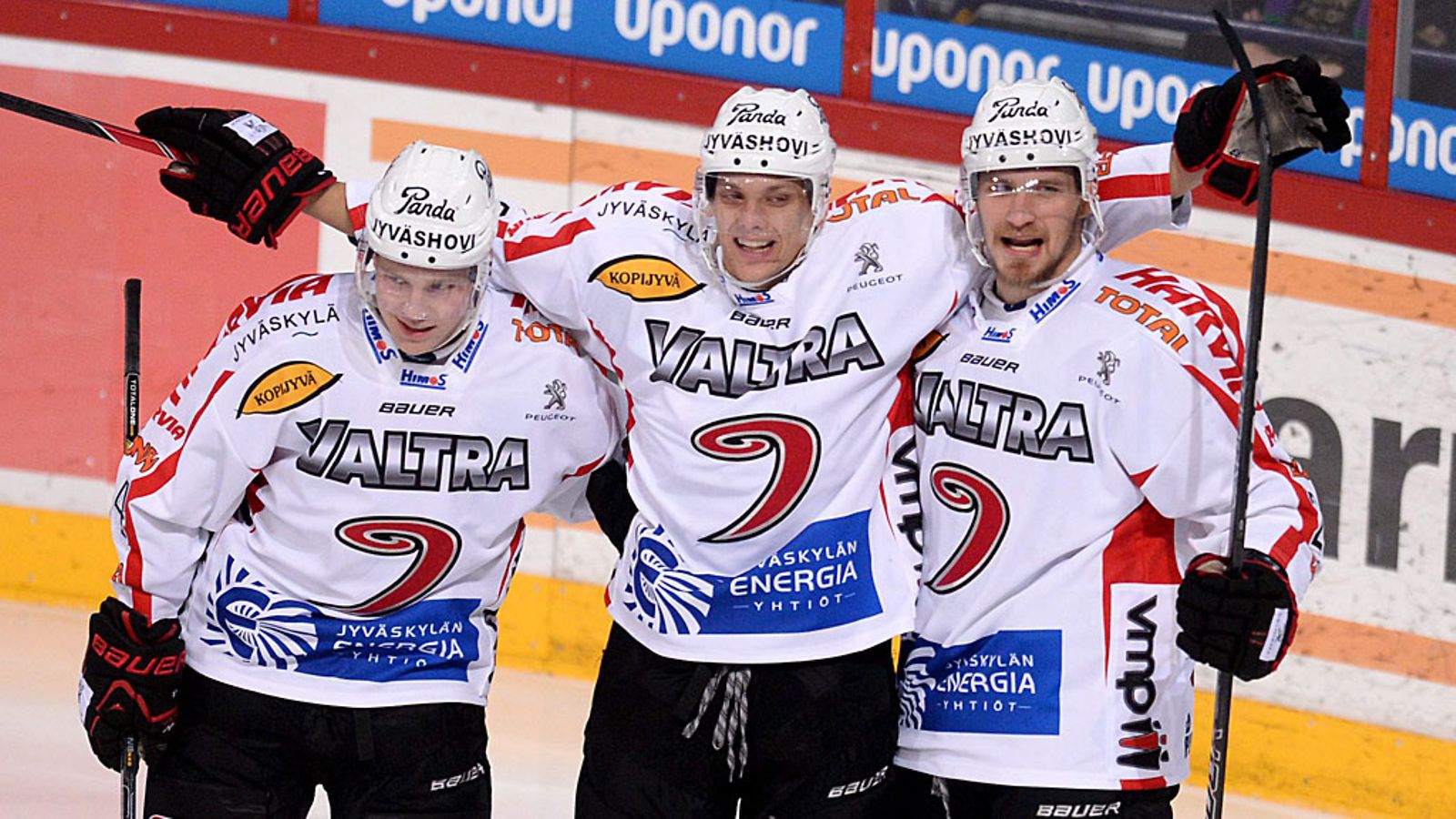 Markus Nenonen, Mikko Salmio ja Jonne Virtanen lokakuussa 2013.